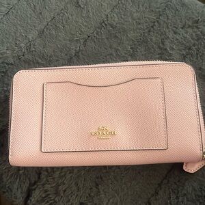 Coach Crossgrain Leather Wallet Blush pale pink zip around F54007